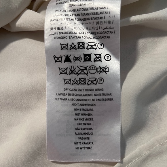 Women’s Guess size medium long sleeve modern top - Picture 10 of 10